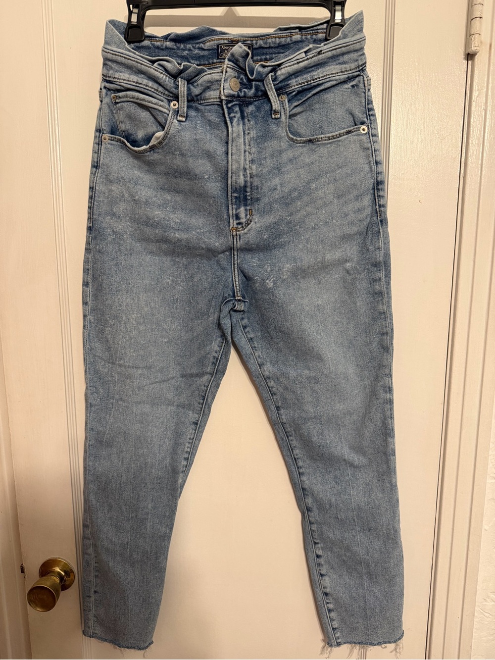 Abercrombie & Fitch High-Rise Light Blue Mom Jeans 10r / 30